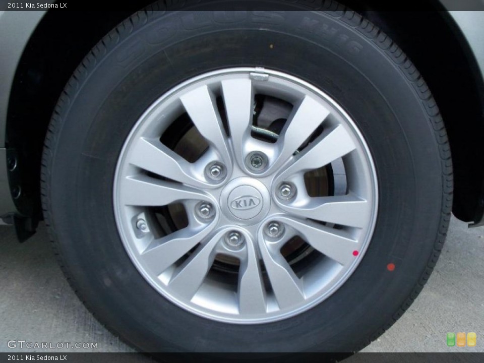 2011 Kia Sedona LX Wheel and Tire Photo #40616134