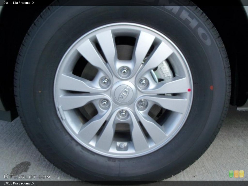 2011 Kia Sedona LX Wheel and Tire Photo #40616142