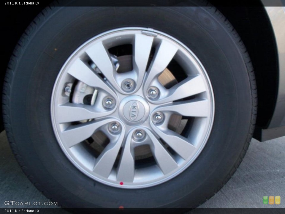 2011 Kia Sedona LX Wheel and Tire Photo #40616150