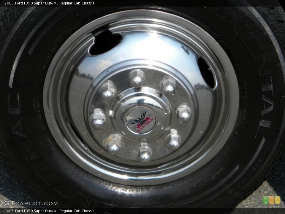 2005 Ford F350 Super Duty XL Regular Cab Chassis Wheel and Tire Photo #40645094