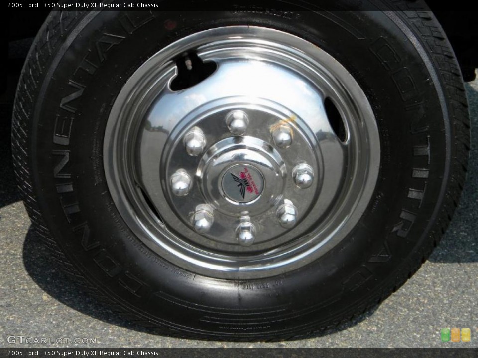 2005 Ford F350 Super Duty XL Regular Cab Chassis Wheel and Tire Photo #40645122