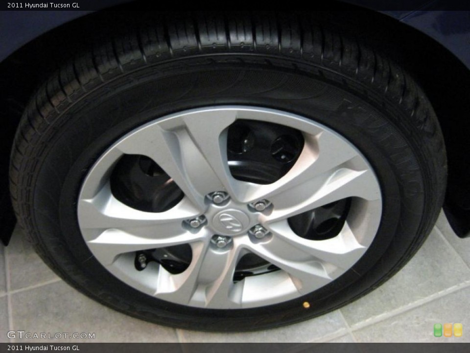 2011 Hyundai Tucson GL Wheel and Tire Photo #40709361