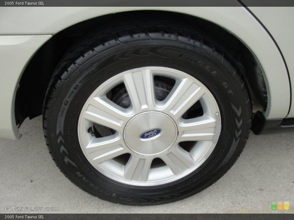 2005 Ford Taurus SEL Wheel and Tire Photo #40718566