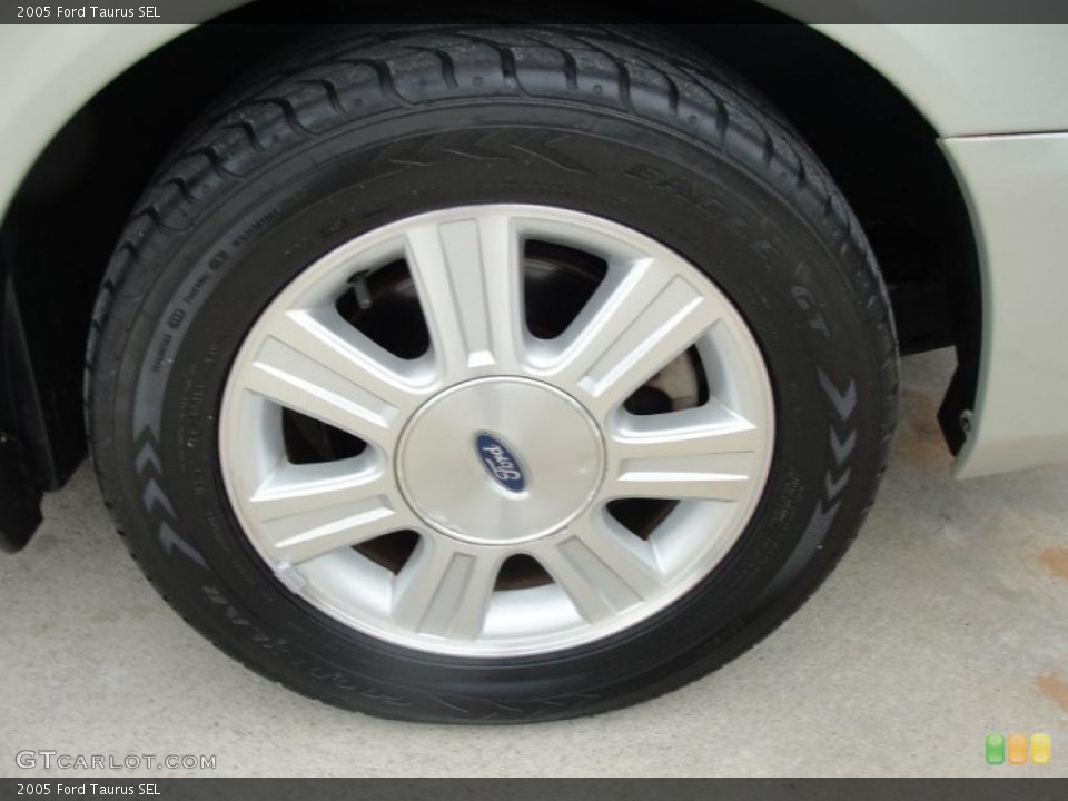 2005 Ford Taurus SEL Wheel and Tire Photo #40718582