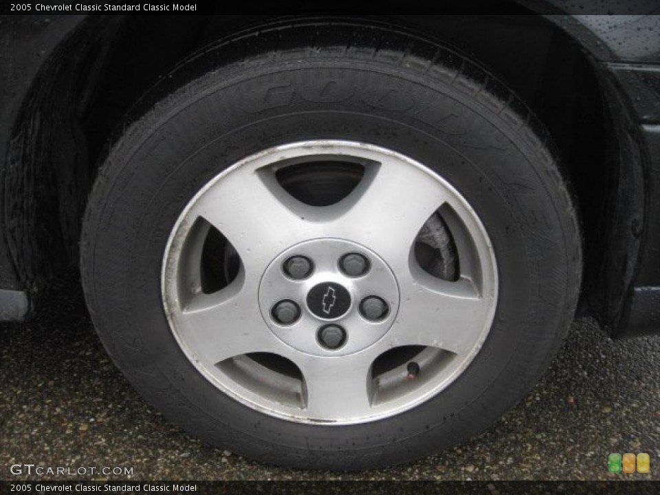 2005 Chevrolet Classic  Wheel and Tire Photo #40757815