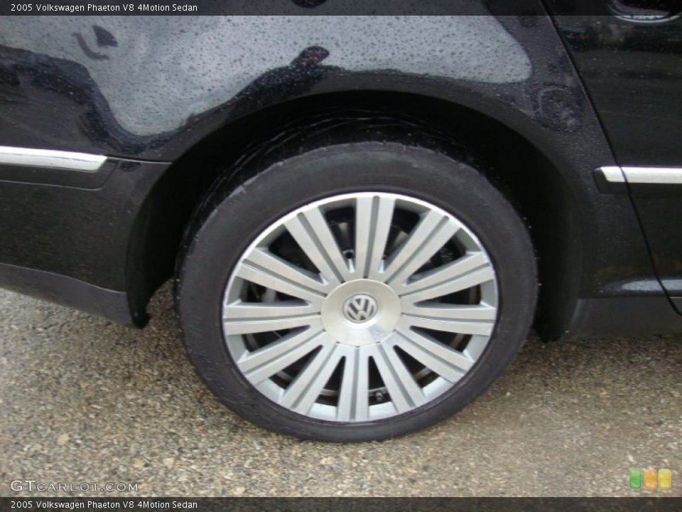 2005 Volkswagen Phaeton V8 4Motion Sedan Wheel and Tire Photo #40777559