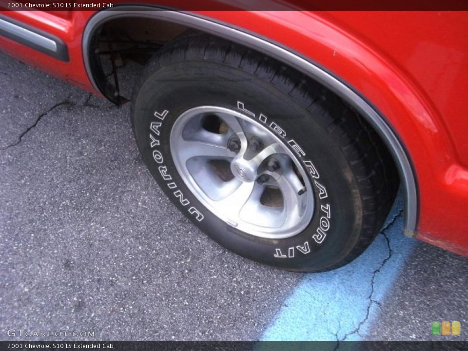2001 Chevrolet S10 LS Extended Cab Wheel and Tire Photo #40810891