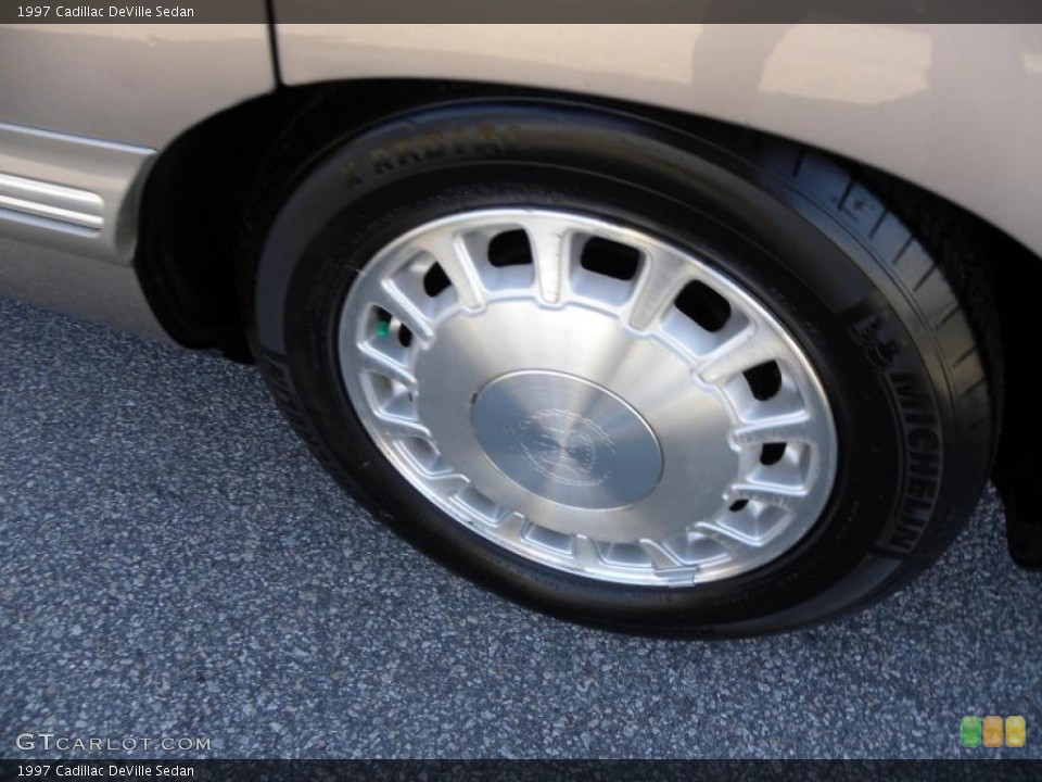 1997 Cadillac DeVille Sedan Wheel and Tire Photo #40867783