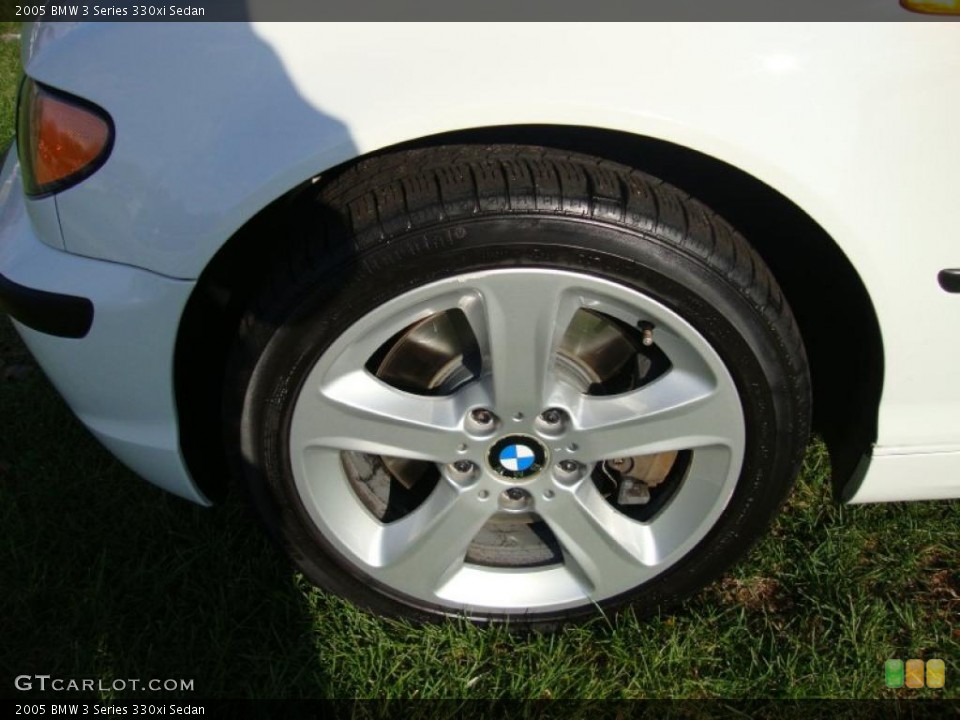 2005 BMW 3 Series 330xi Sedan Wheel and Tire Photo #40900185