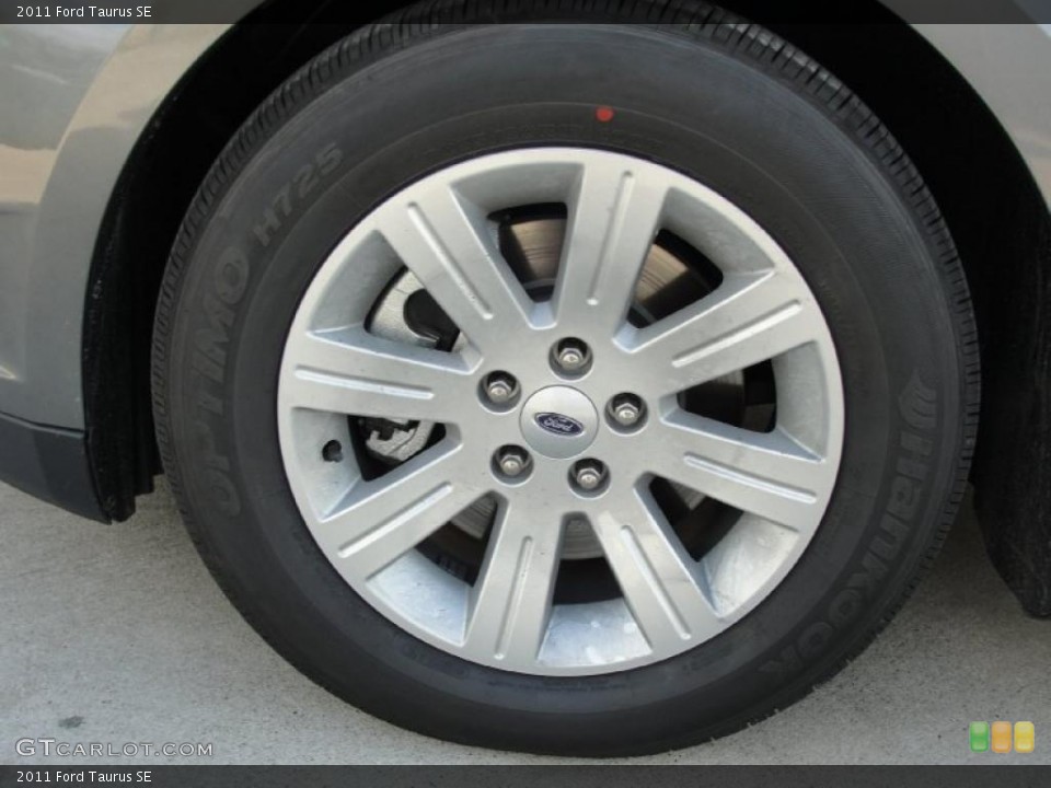 2011 Ford Taurus SE Wheel and Tire Photo #40926938