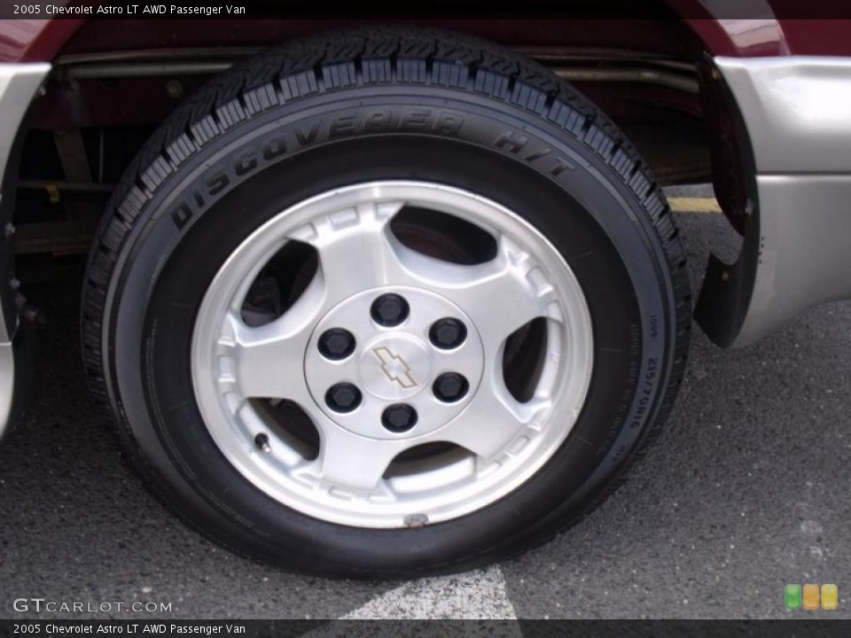 2005 Chevrolet Astro LT AWD Passenger Van Wheel and Tire Photo #40978056
