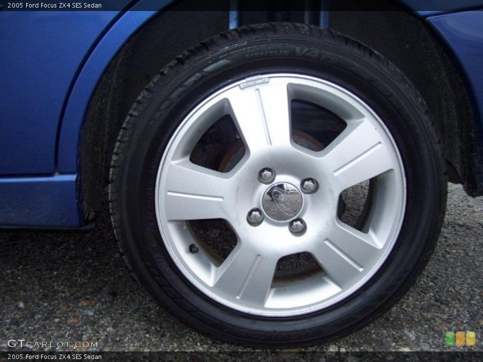 2005 Ford Focus ZX4 SES Sedan Wheel and Tire Photo #41051157