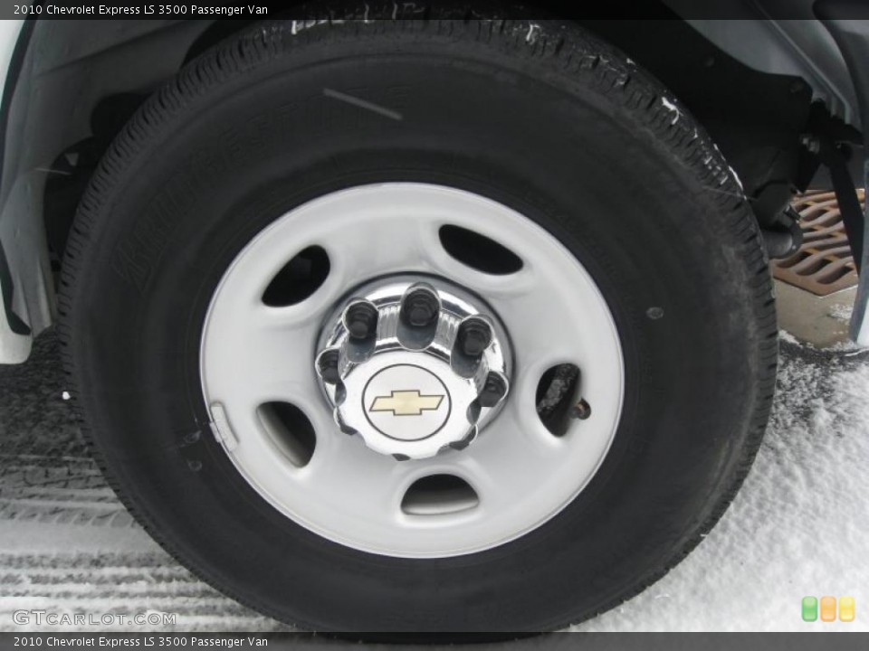 2010 Chevrolet Express LS 3500 Passenger Van Wheel and Tire Photo #41131131