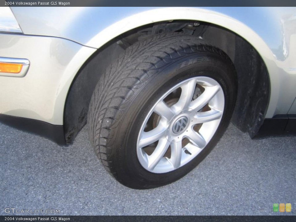 2004 Volkswagen Passat GLS Wagon Wheel and Tire Photo #41200890