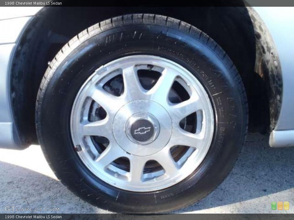 1998 Chevrolet Malibu LS Sedan Wheel and Tire Photo #41240412