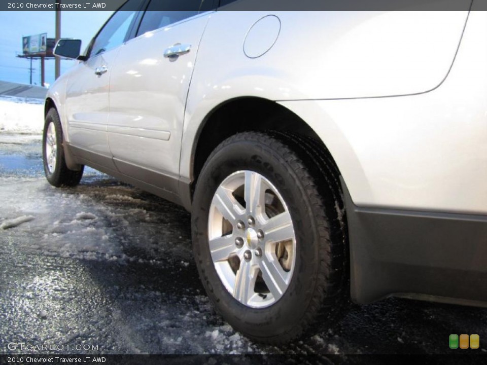 2010 Chevrolet Traverse LT AWD Wheel and Tire Photo #41242196