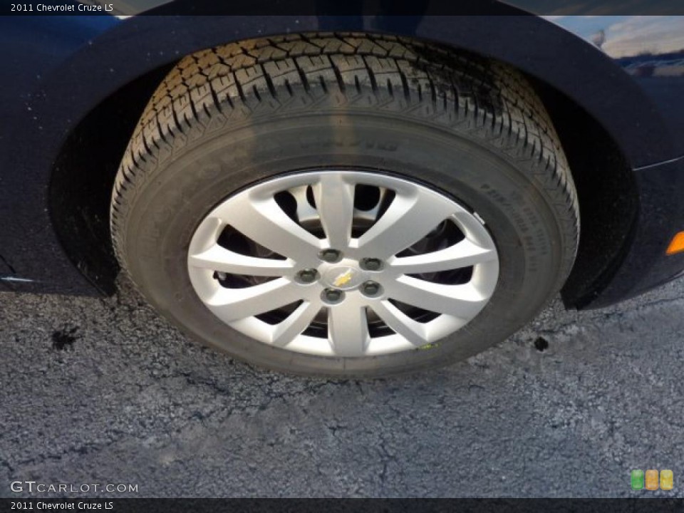 2011 Chevrolet Cruze LS Wheel and Tire Photo #41252833