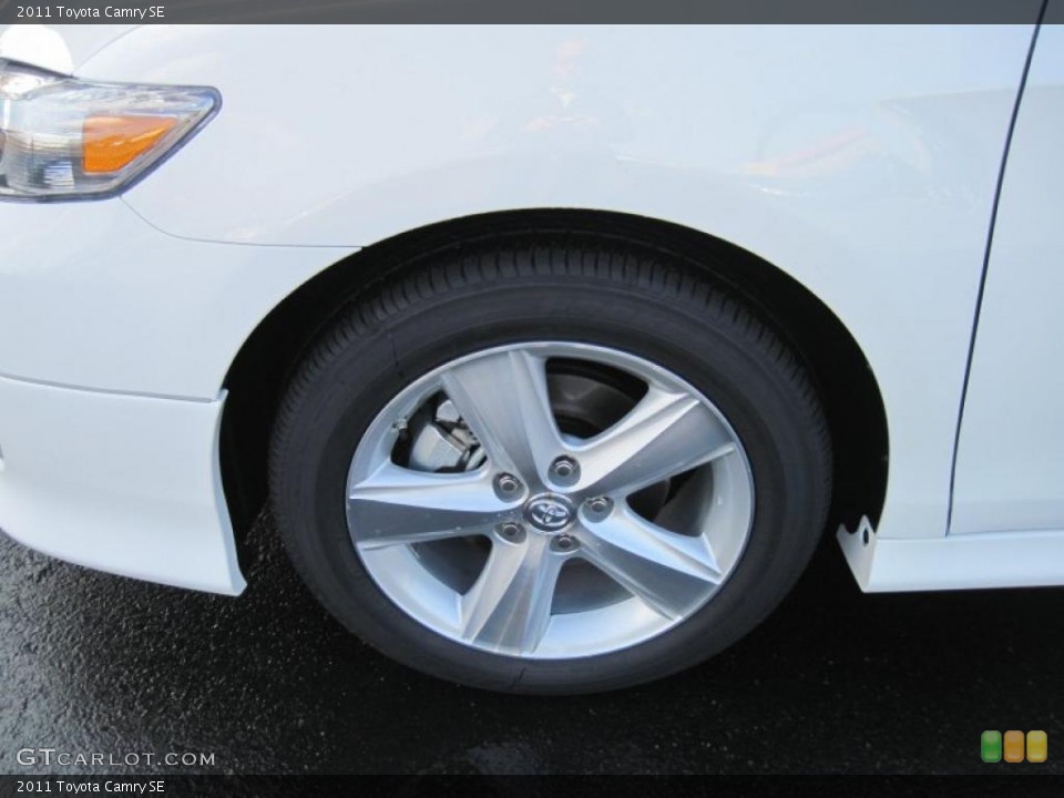 2011 Toyota Camry SE Wheel and Tire Photo #41255337
