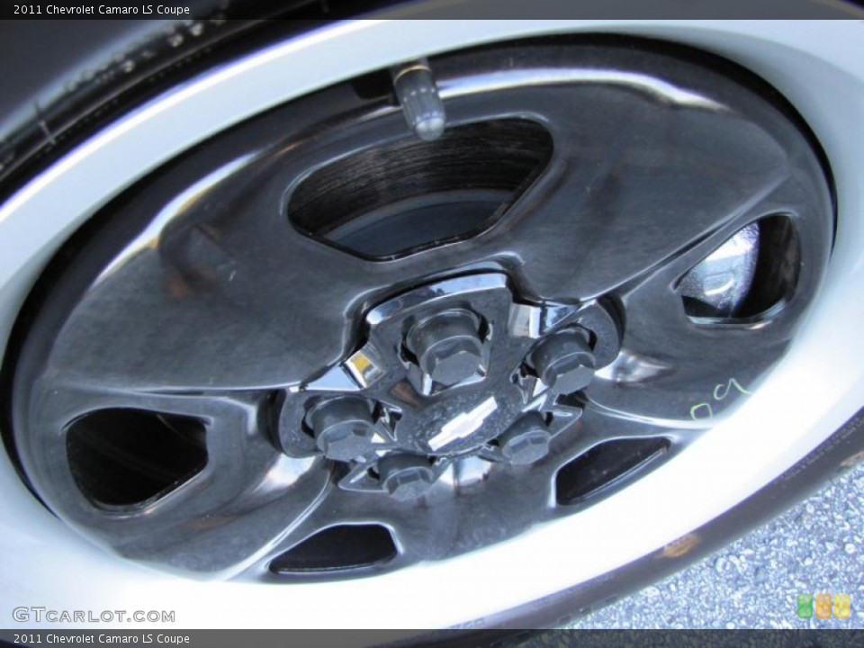2011 Chevrolet Camaro LS Coupe Wheel and Tire Photo #41303288