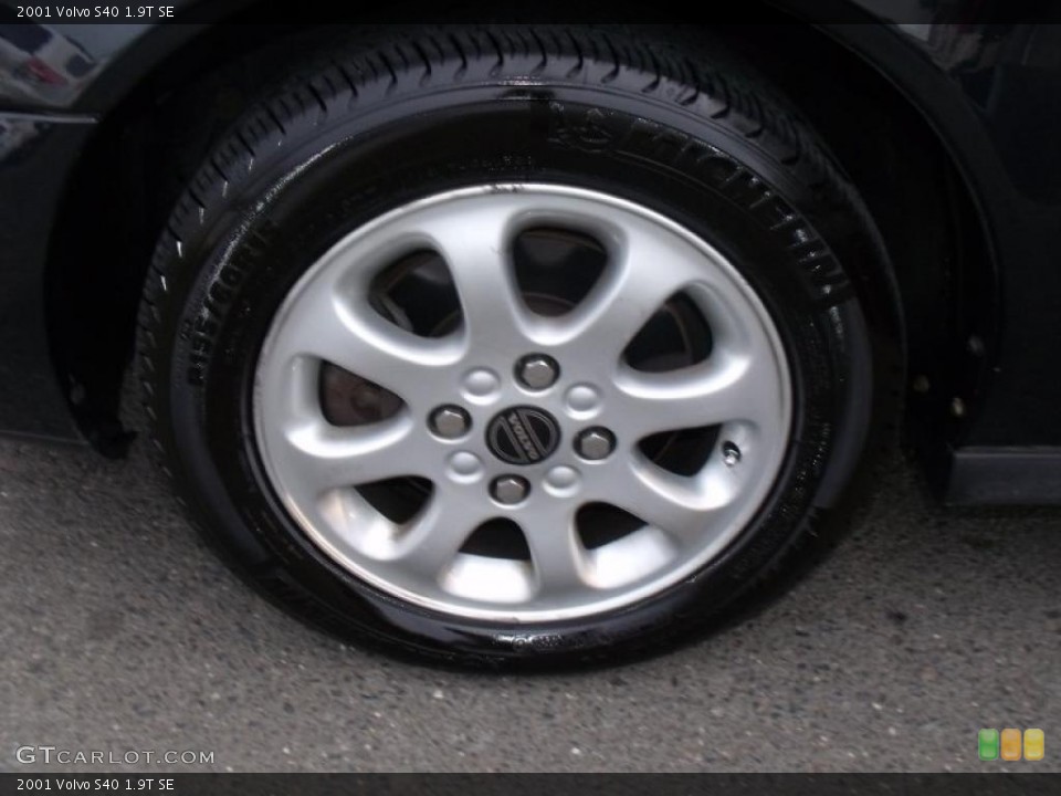 2001 Volvo S40 1.9T SE Wheel and Tire Photo #41383128
