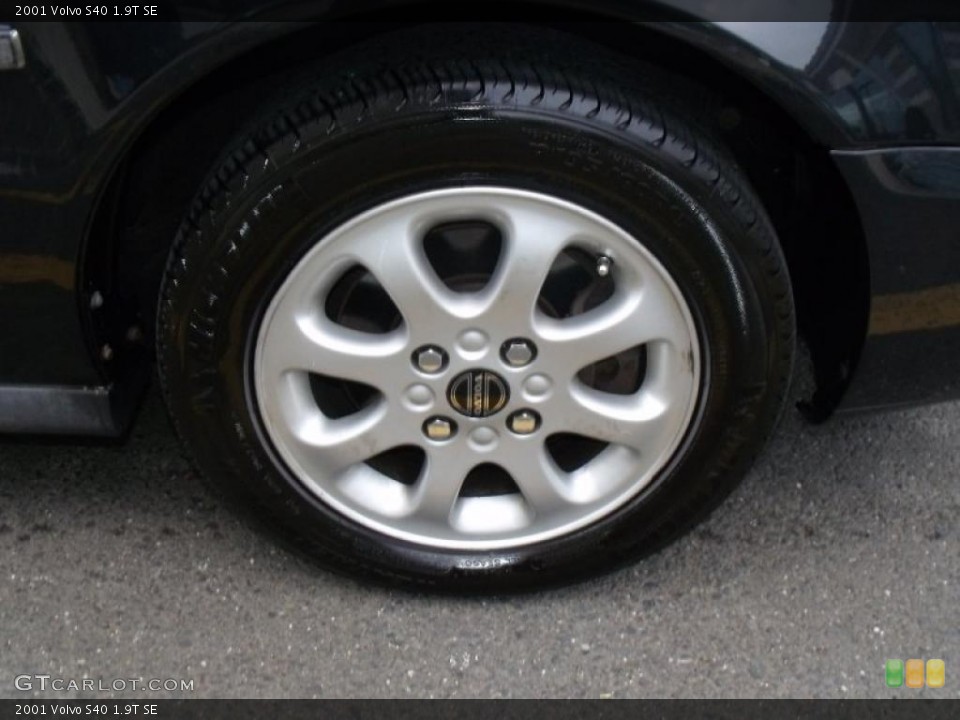 2001 Volvo S40 1.9T SE Wheel and Tire Photo #41383184