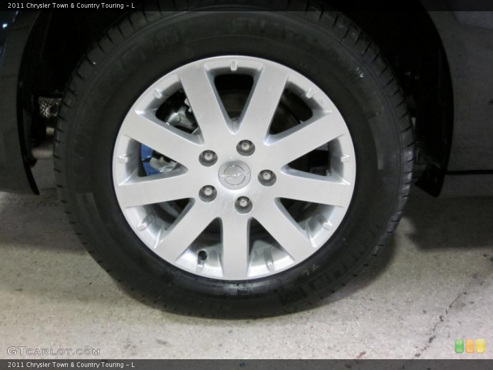 2011 Chrysler Town & Country Touring - L Wheel and Tire Photo #41385692