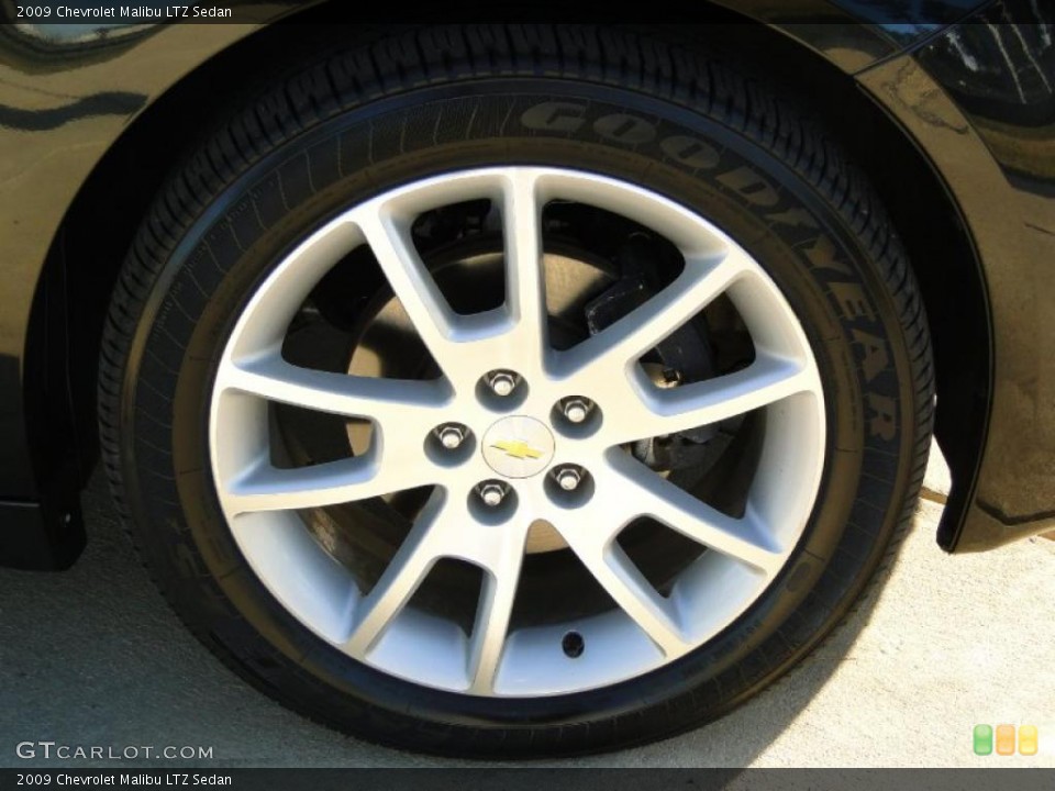 2009 Chevrolet Malibu LTZ Sedan Wheel and Tire Photo #41407903