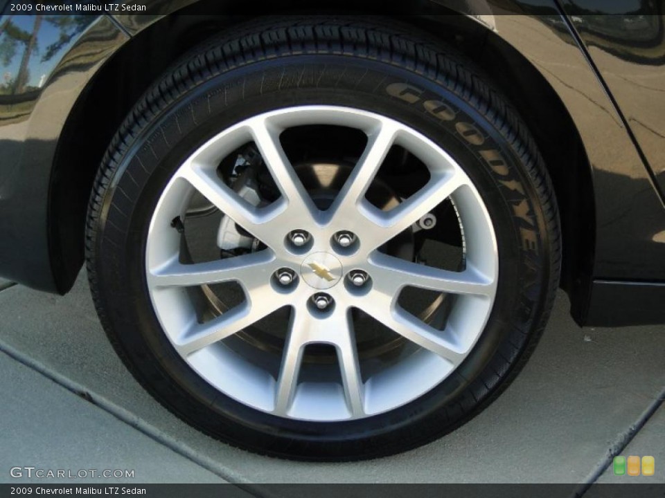 2009 Chevrolet Malibu LTZ Sedan Wheel and Tire Photo #41407919