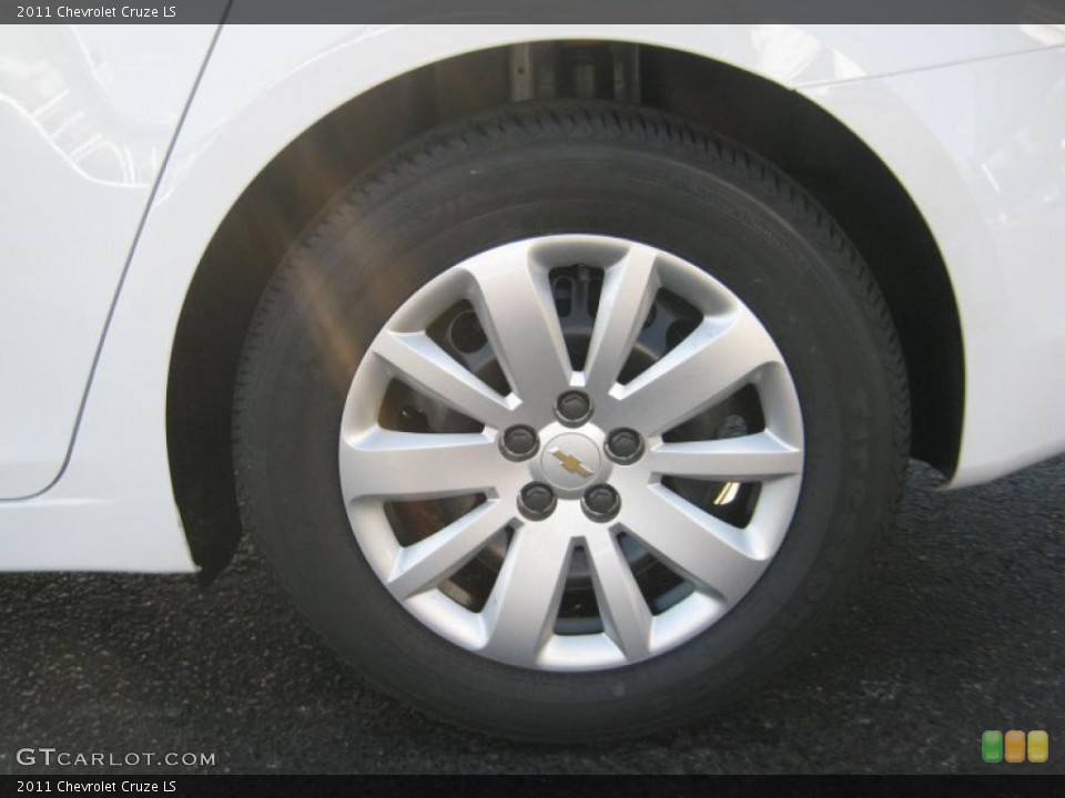 2011 Chevrolet Cruze LS Wheel and Tire Photo #41495231