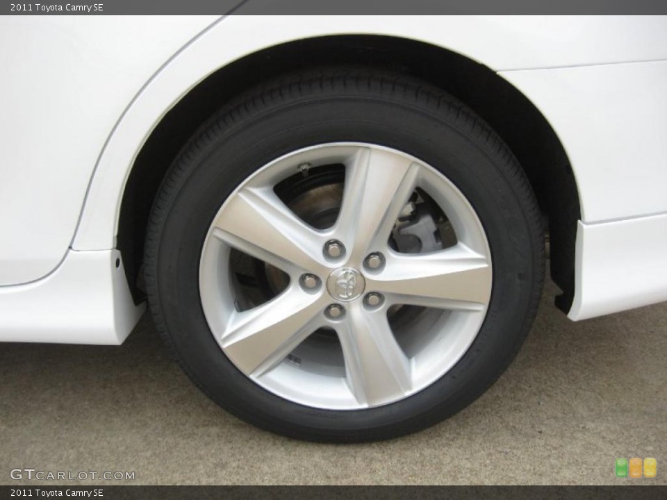 2011 Toyota Camry SE Wheel and Tire Photo #41549154