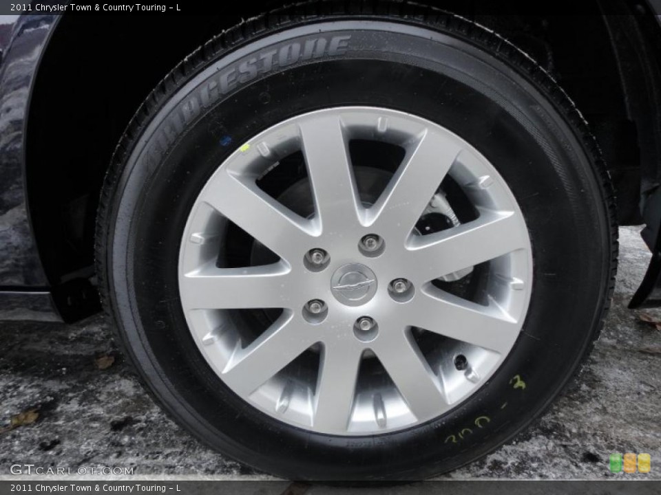 2011 Chrysler Town & Country Touring - L Wheel and Tire Photo #41582179