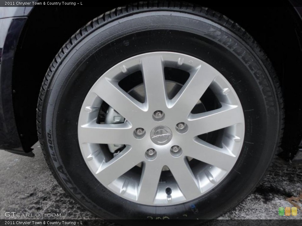 2011 Chrysler Town & Country Touring - L Wheel and Tire Photo #41582195