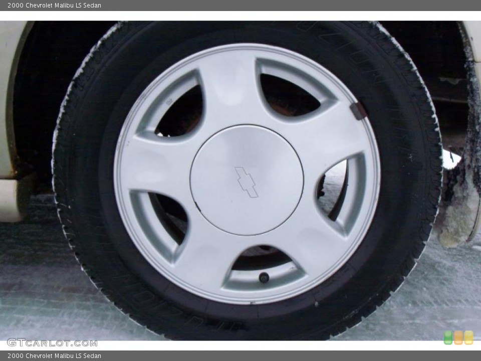 2000 Chevrolet Malibu LS Sedan Wheel and Tire Photo #41637567