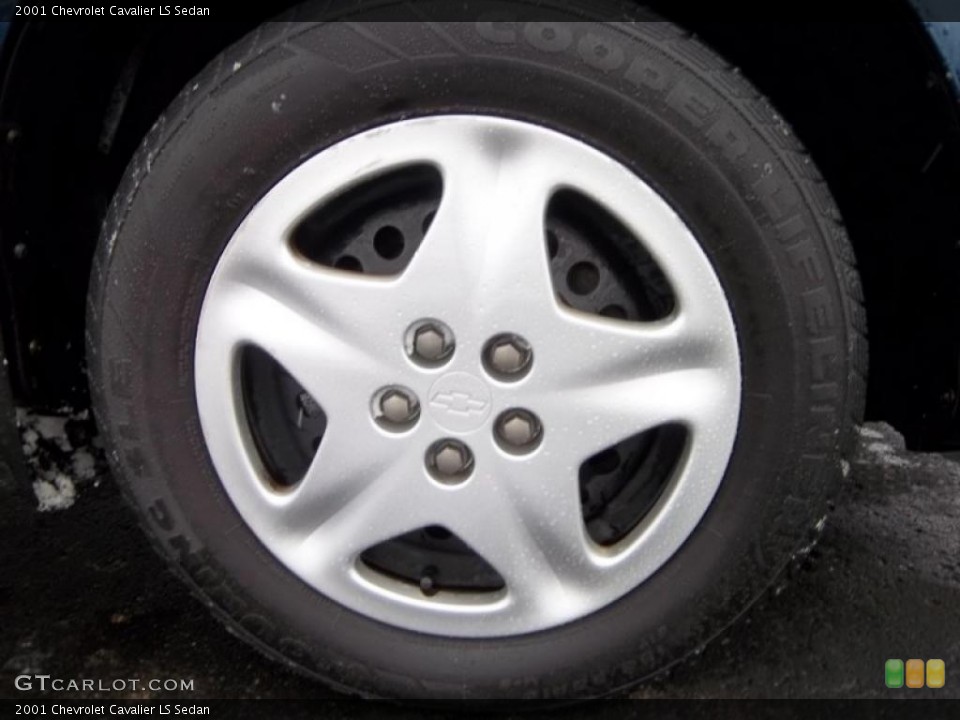 2001 Chevrolet Cavalier LS Sedan Wheel and Tire Photo #41695649