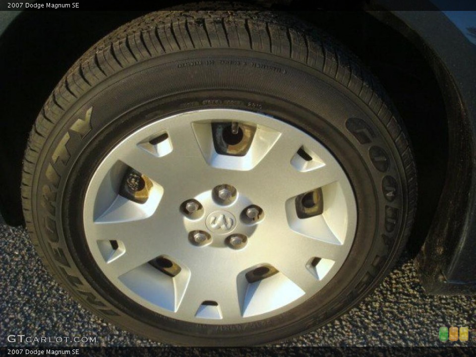 2007 Dodge Magnum SE Wheel and Tire Photo #41730271