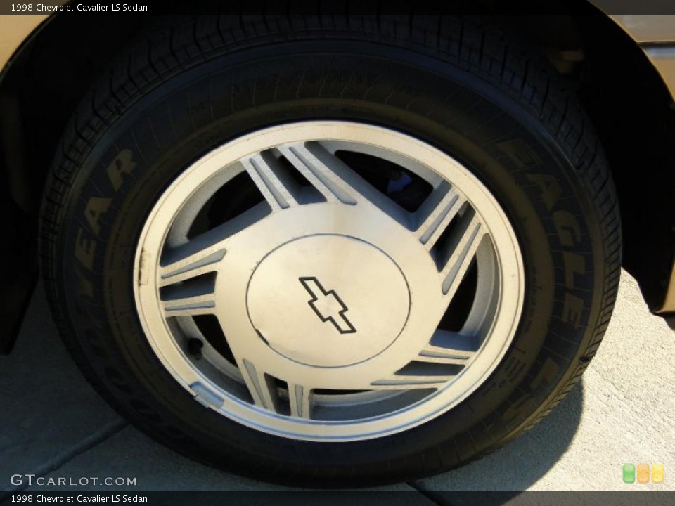 1998 Chevrolet Cavalier LS Sedan Wheel and Tire Photo #41757676