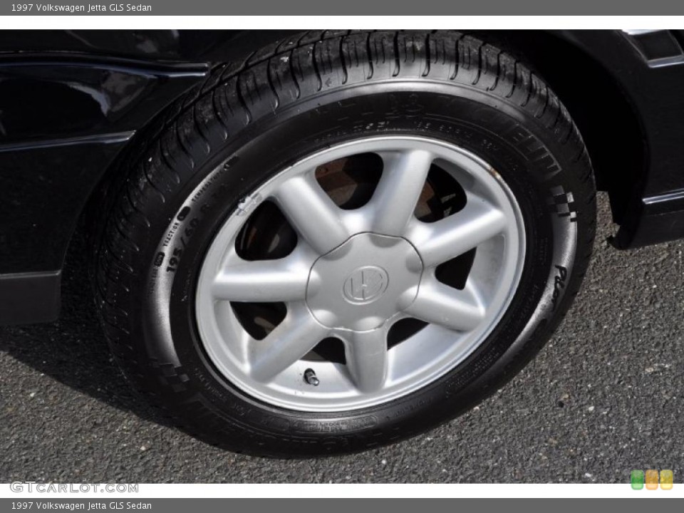 1997 Volkswagen Jetta GLS Sedan Wheel and Tire Photo #41770077