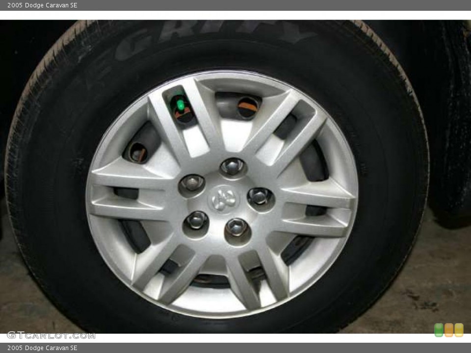 2005 Dodge Caravan SE Wheel and Tire Photo #41911105