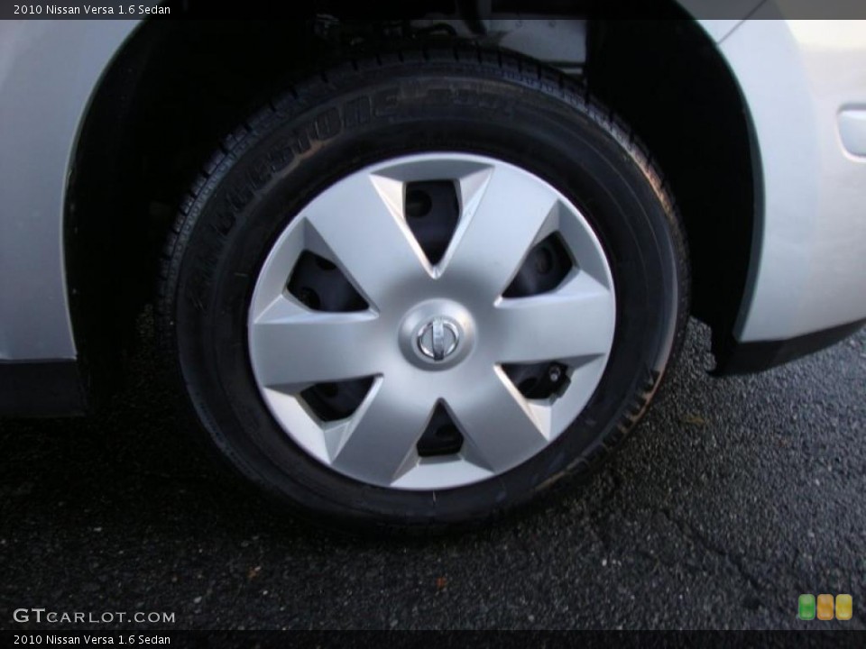 2010 Nissan Versa 1.6 Sedan Wheel and Tire Photo #42161164