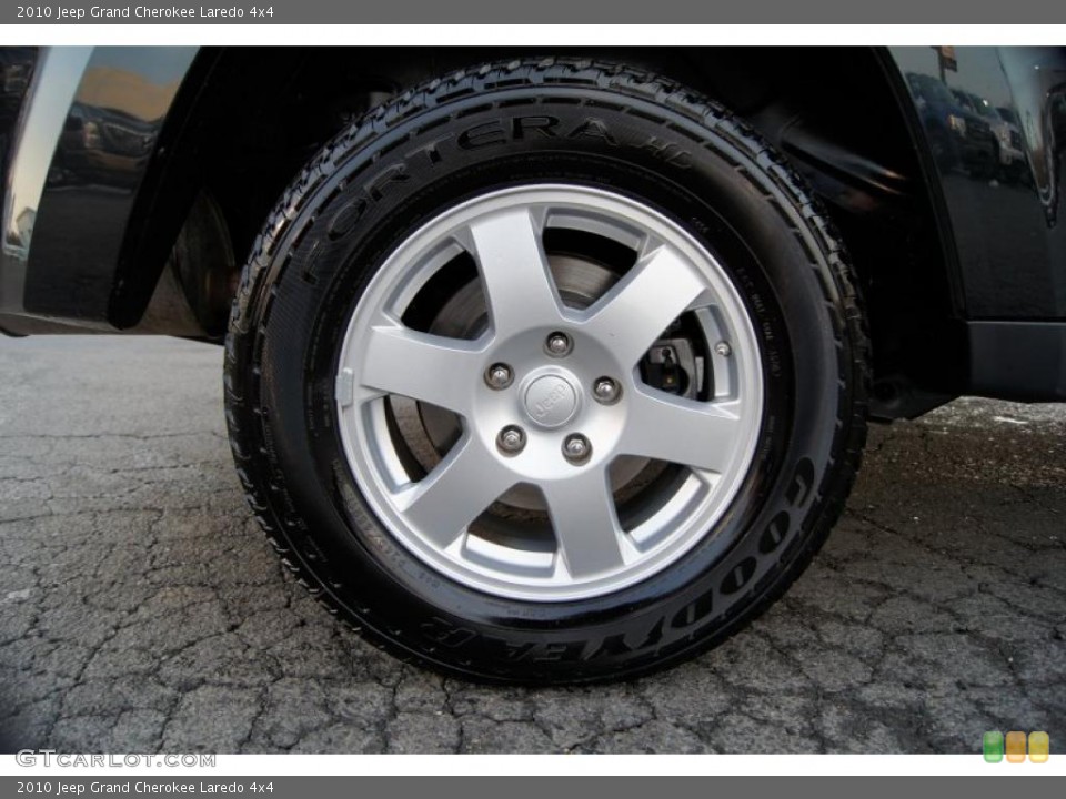 2010 Jeep Grand Cherokee Laredo 4x4 Wheel and Tire Photo #42213179