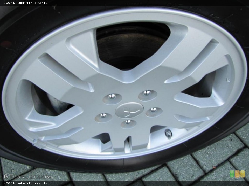 2007 Mitsubishi Endeavor LS Wheel and Tire Photo #42342596