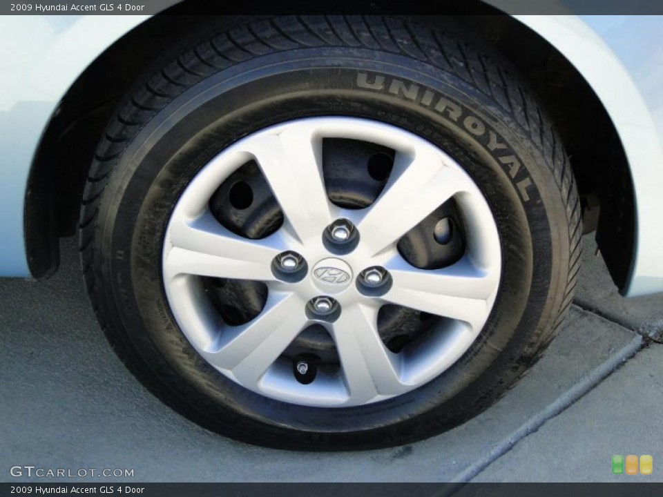 2009 Hyundai Accent GLS 4 Door Wheel and Tire Photo #42405879