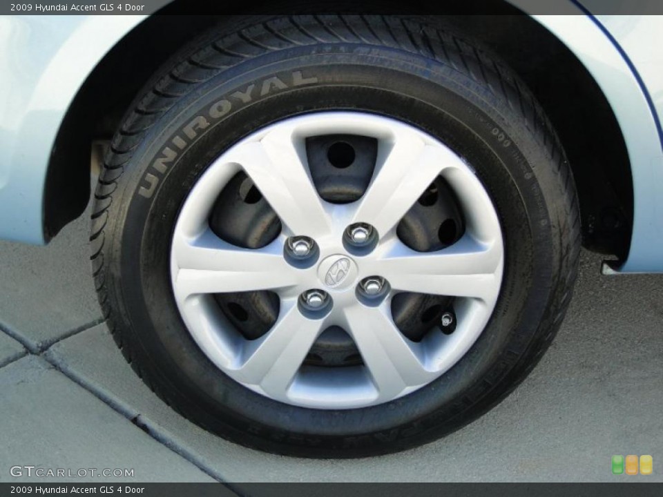 2009 Hyundai Accent GLS 4 Door Wheel and Tire Photo #42405895