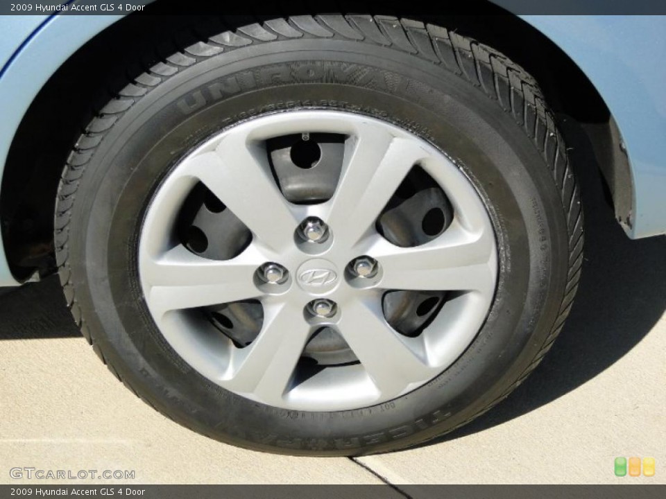 2009 Hyundai Accent GLS 4 Door Wheel and Tire Photo #42405911