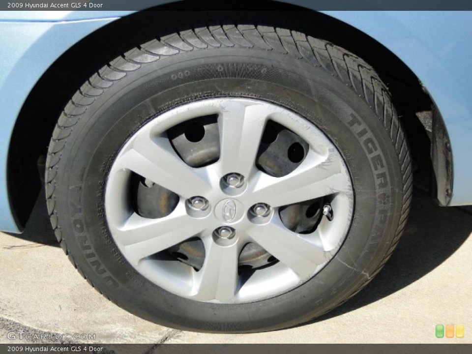 2009 Hyundai Accent GLS 4 Door Wheel and Tire Photo #42405927