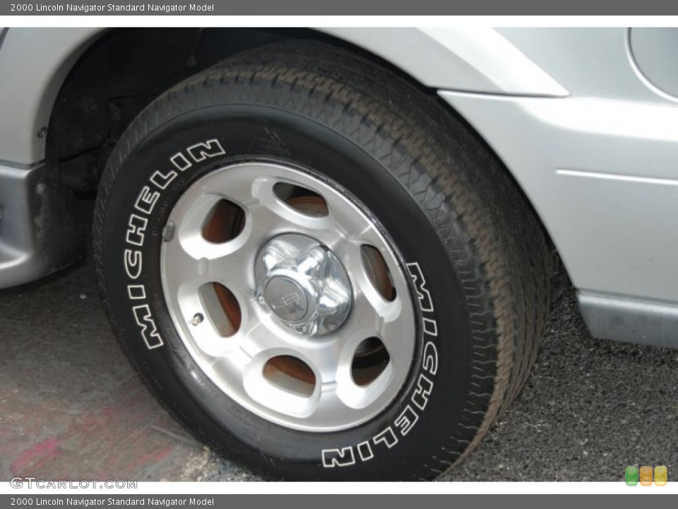 2000 Lincoln Navigator  Wheel and Tire Photo #42475584