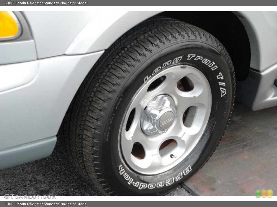 2000 Lincoln Navigator  Wheel and Tire Photo #42475600