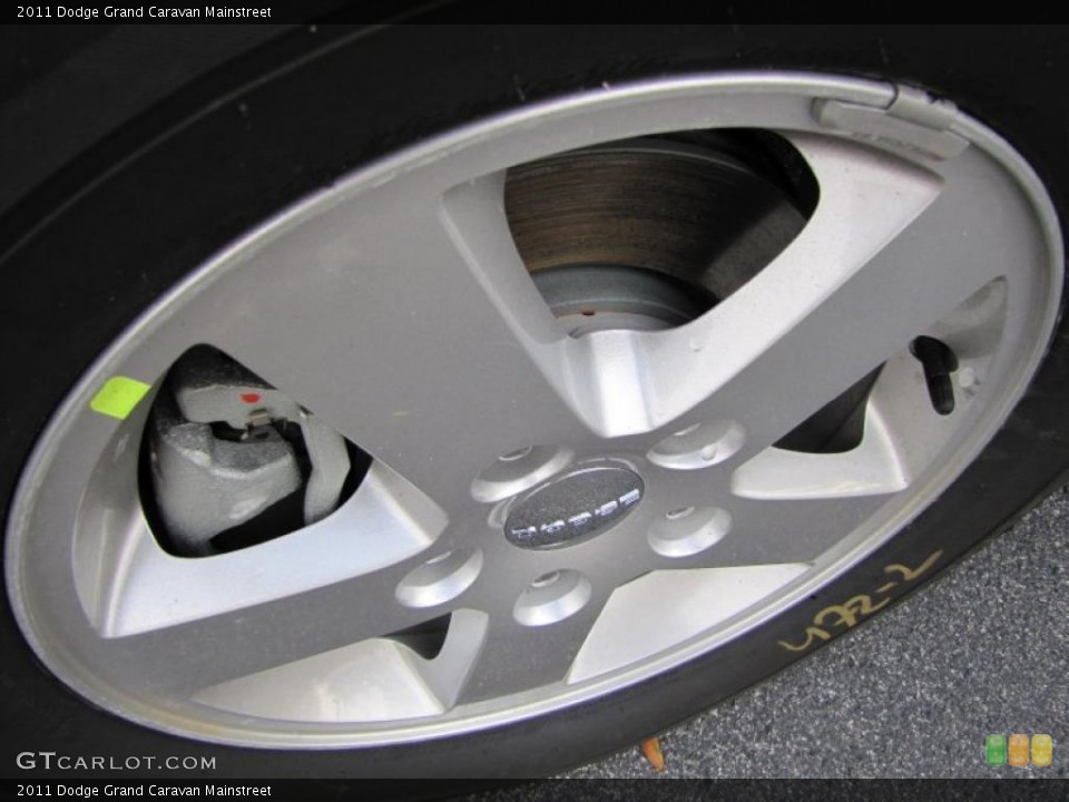 2011 Dodge Grand Caravan Mainstreet Wheel and Tire Photo #42535441