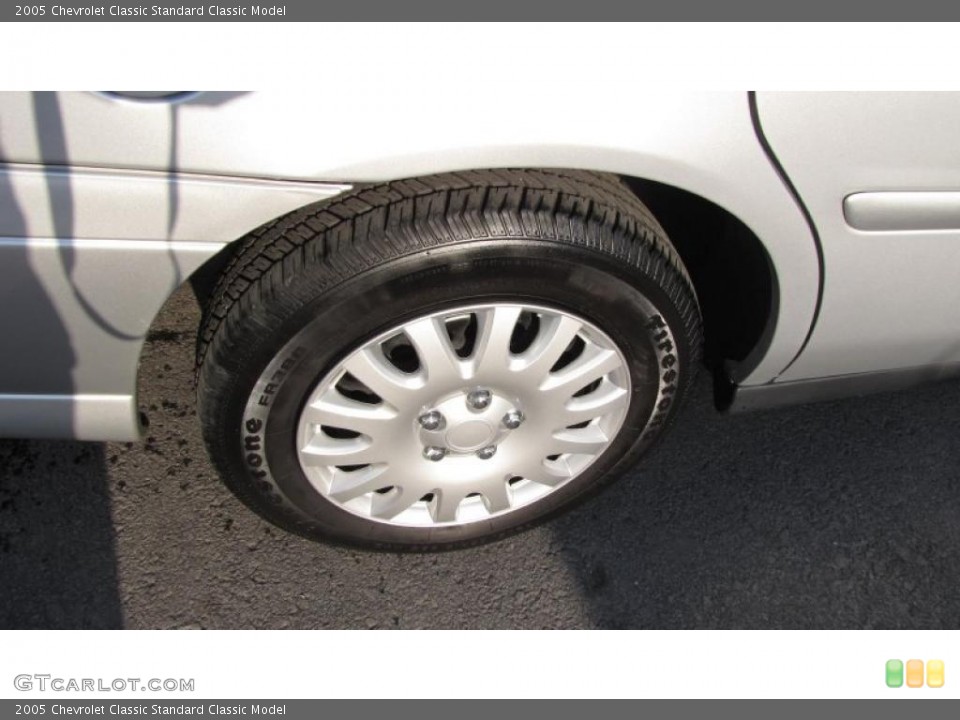 2005 Chevrolet Classic  Wheel and Tire Photo #42592386