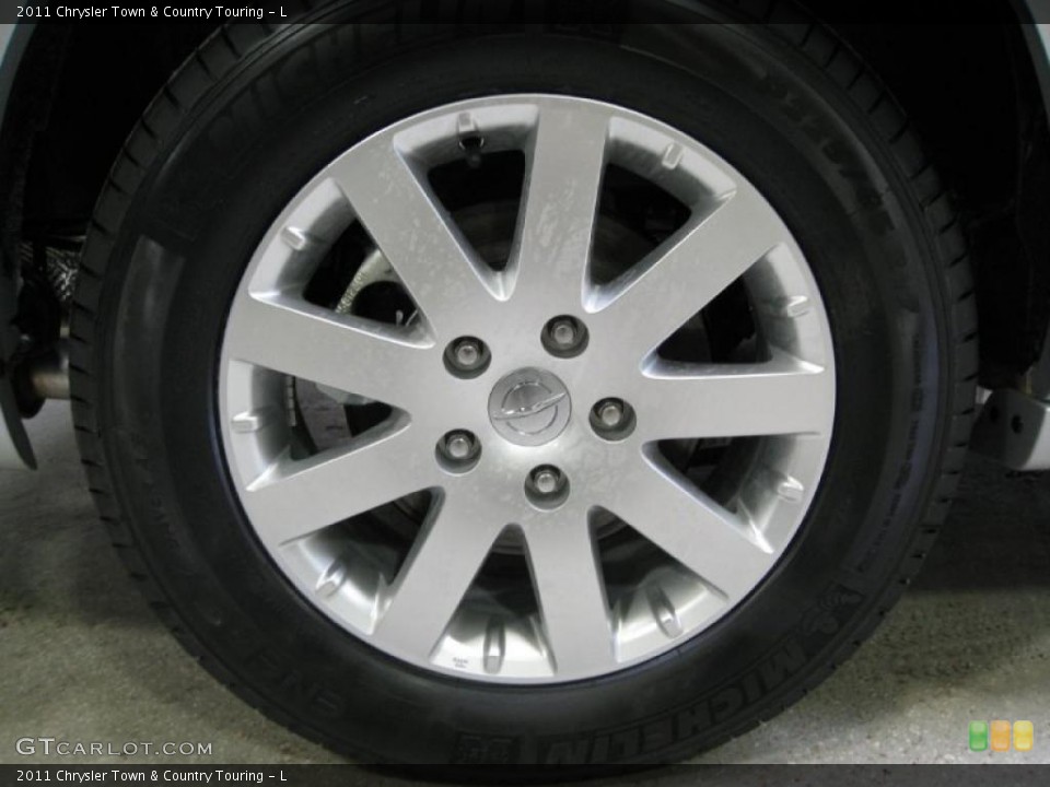 2011 Chrysler Town & Country Touring - L Wheel and Tire Photo #42625240